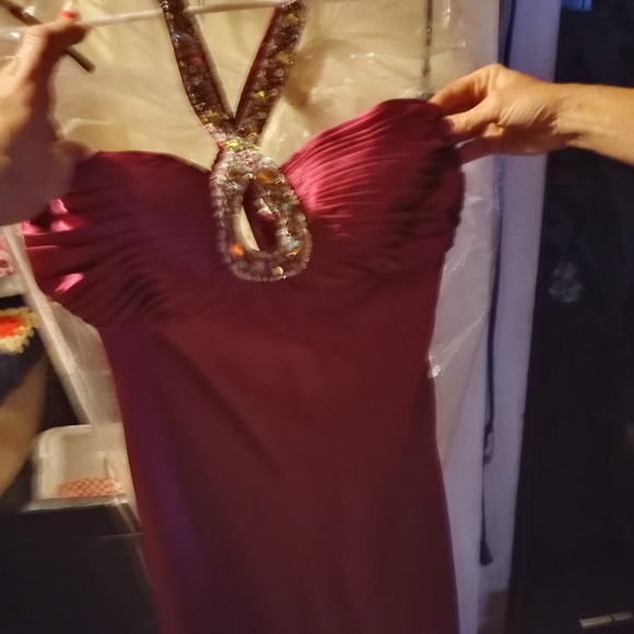 Small ball gown new with tags in plactic - Picture 3 of 4